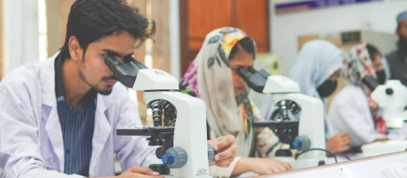 Students in lab using the latest equipment available at campus.